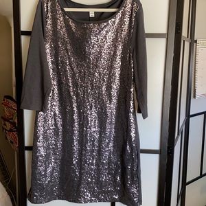 Sequined front 3/4 sleeve dress